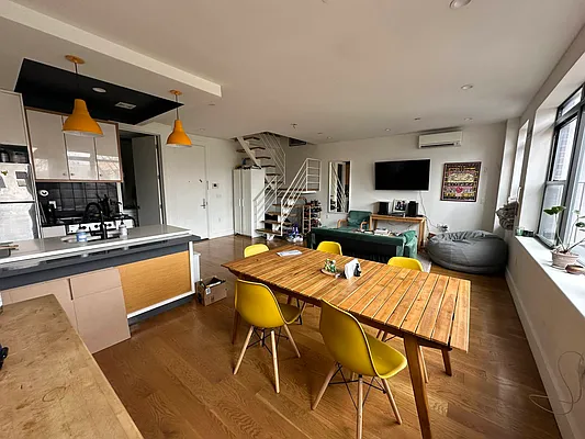 Rented by Space Link Realty | media 1