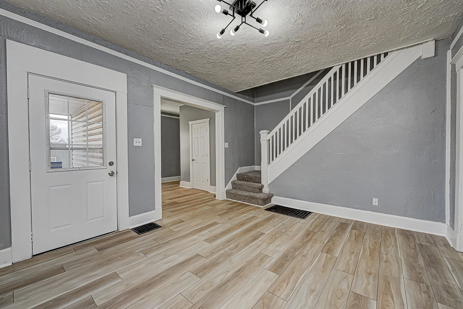 814 Parkway Ave #11113679 photo 1