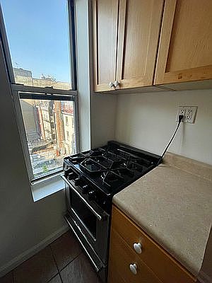 5th image of 131 E 7th St APT 4A