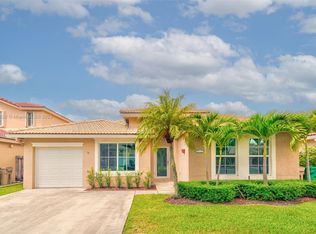311 W Royal Cove Cir, Davie, FL 33325