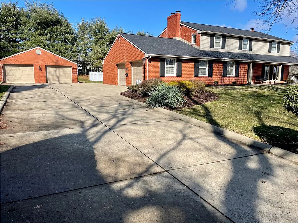 821 Jonathan Dr photo 1