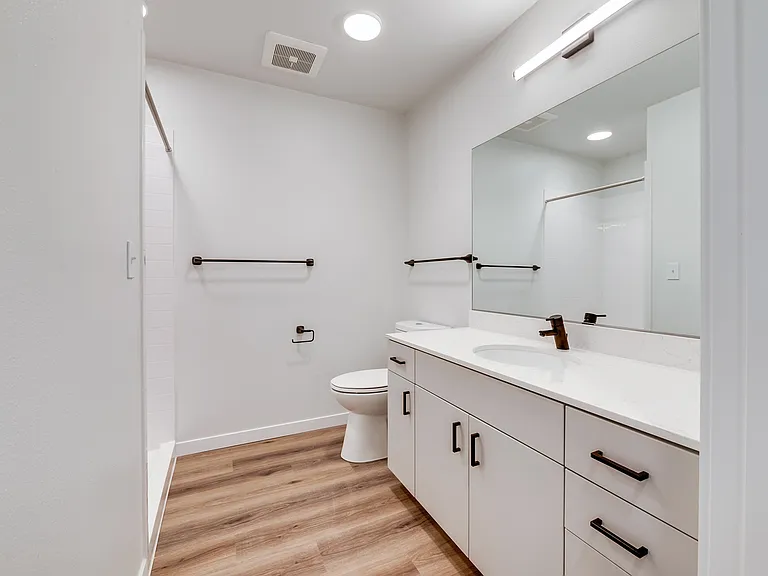 2x2 Spacious Bathroom