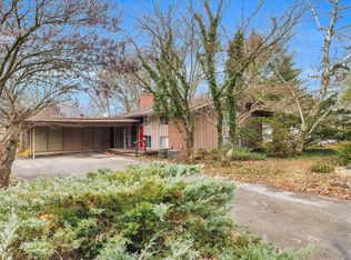 102 W Mumford Dr, Urbana, IL 61801