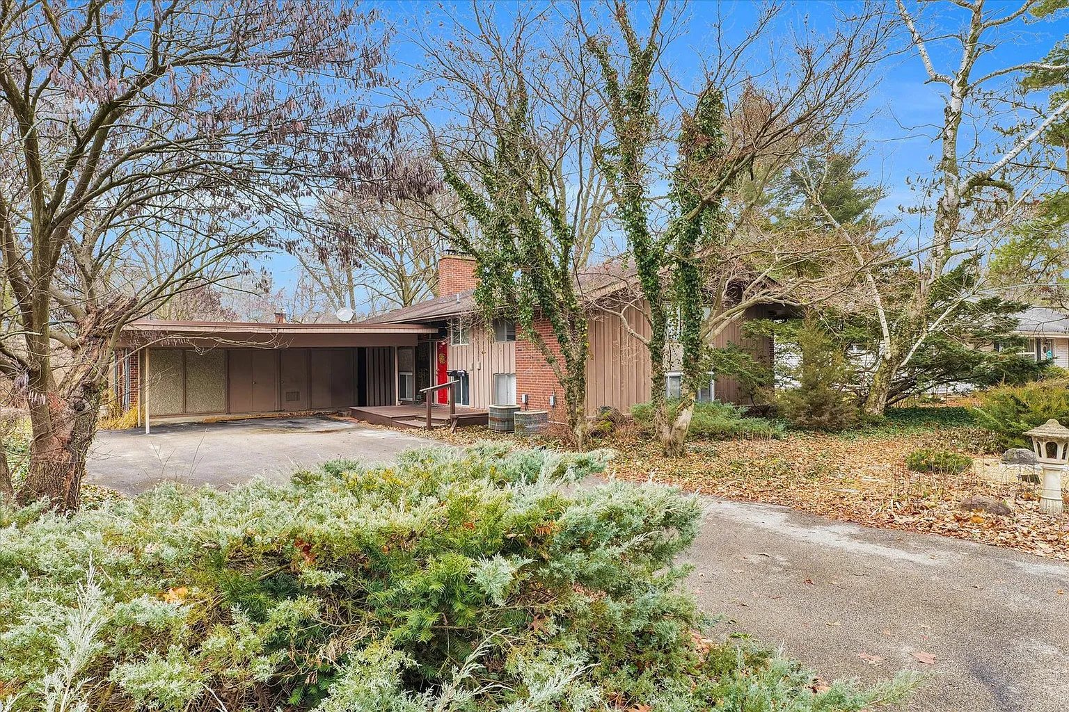 102 W Mumford Dr photo 1