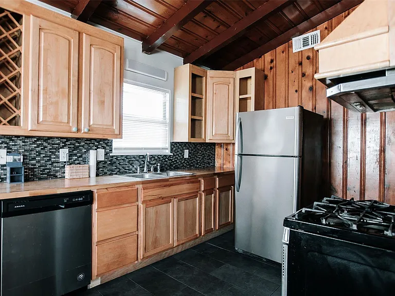 5910 Weber Ave — Photo 3