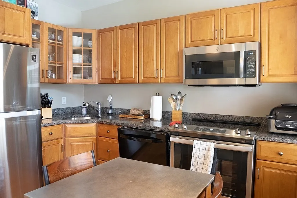 2 bed, 1.0 bath, 630 sqft, $3,400 — Photo 4