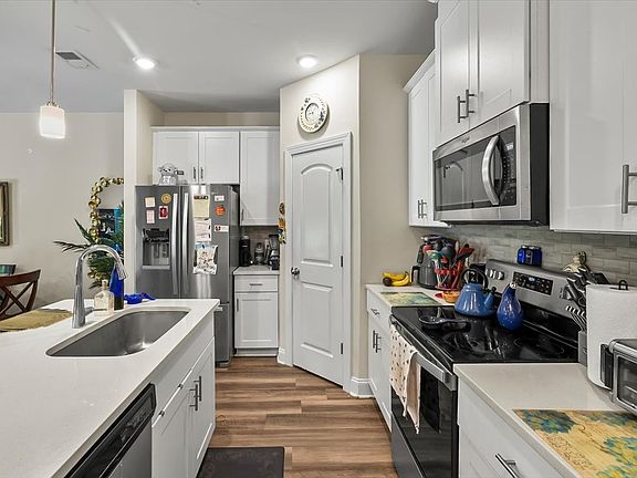 3rd image of 820 Arrington Way