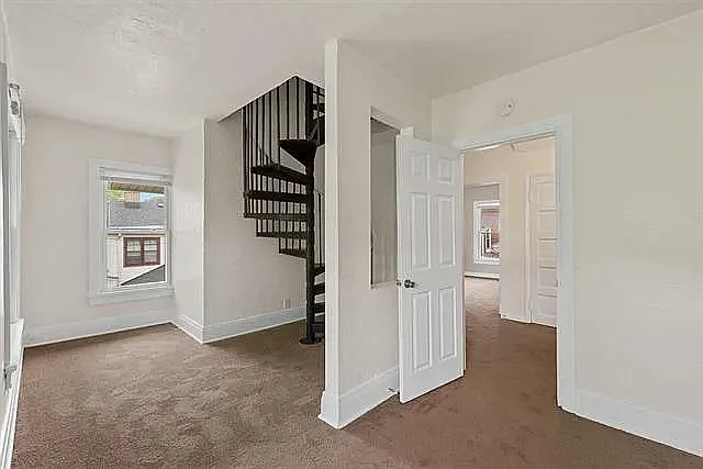 2114 E Webster Pl — Photo 4