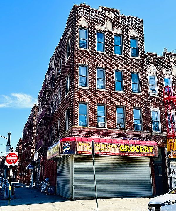 1st image of 105 Brighton 11th St