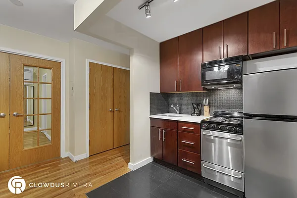 Rented by Cooper & Cooper Real Estate | media 7