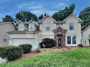 6800 Charter Hills Rd, Charlotte, NC 28277