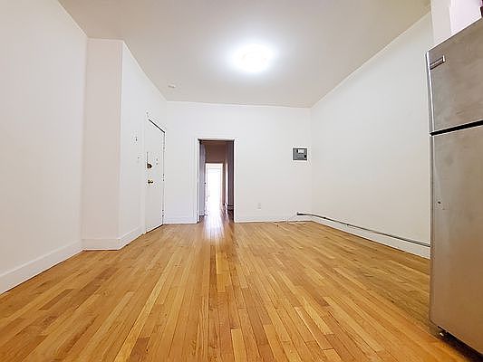 4th image of 940 Kent Ave APT 3L