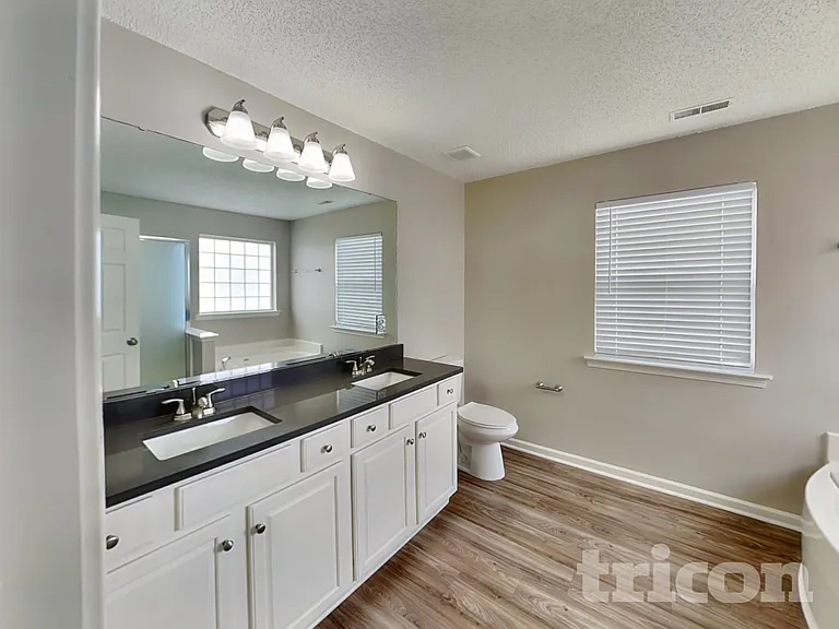 2208 Ballingarry Dr — Photo 10