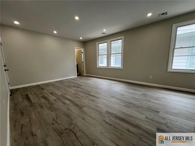 588 Livingston Ave #2-B — Photo 15