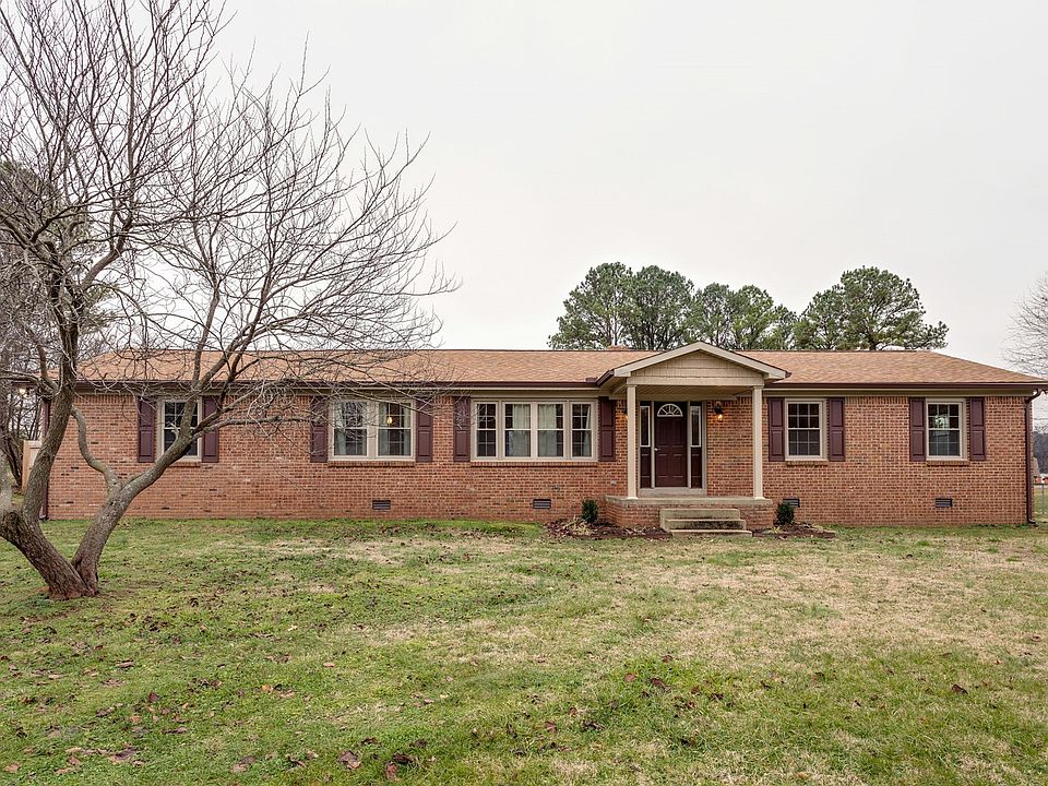 1st image of 105 Iris Dr