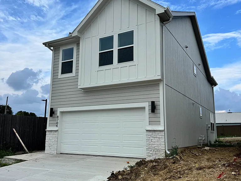 8704 SW Edgewater Dr — Photo 1