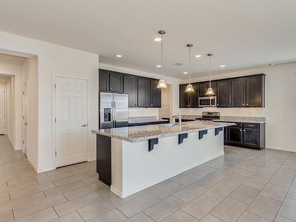 4th image of 10011 W Foothill Dr