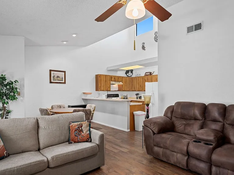 107 Niblic Ct — Photo 5