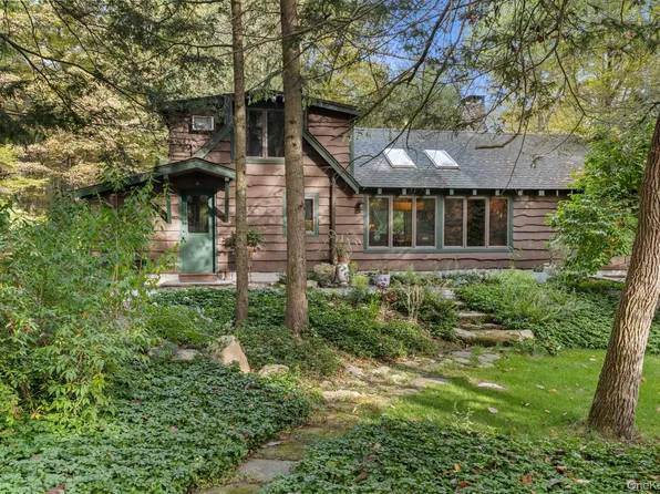 31 Barrett Circle Court, Carmel, NY 10512