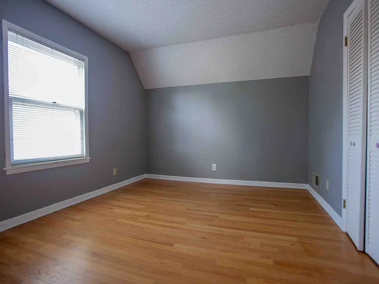 825 6th Ave SW — Photo 11