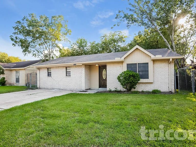 12119 Fawnway Dr — Photo 1