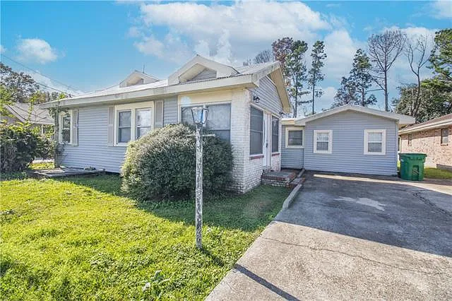 3 bed, 2.0 bath, 1450 sqft, $1,550 — Photo 1