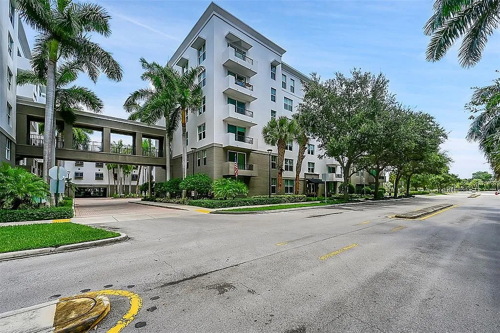 1 bed, 850 sqft, $2,395 — Photo 2