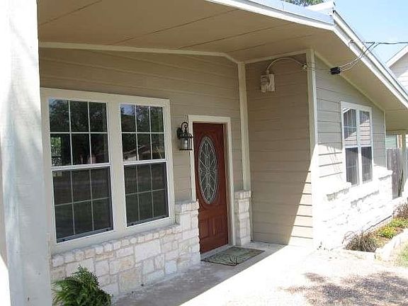 3rd image of 225 E Bluebriar Dr