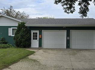 1029 5th Ave SW, Jamestown, ND 58401