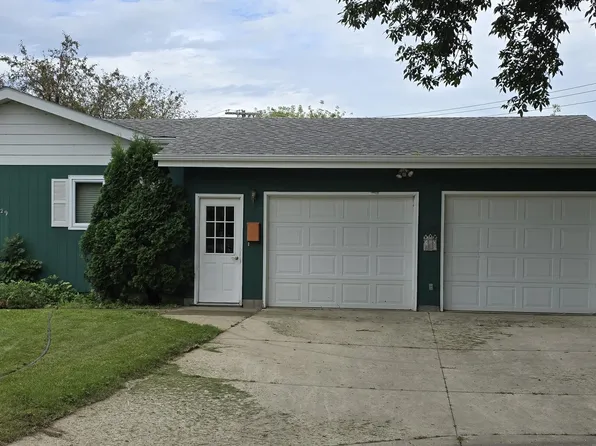 1029 5th Ave SW, Jamestown, ND 58401