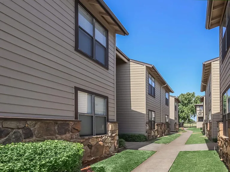 Grouse Run Apartments — Photo 9