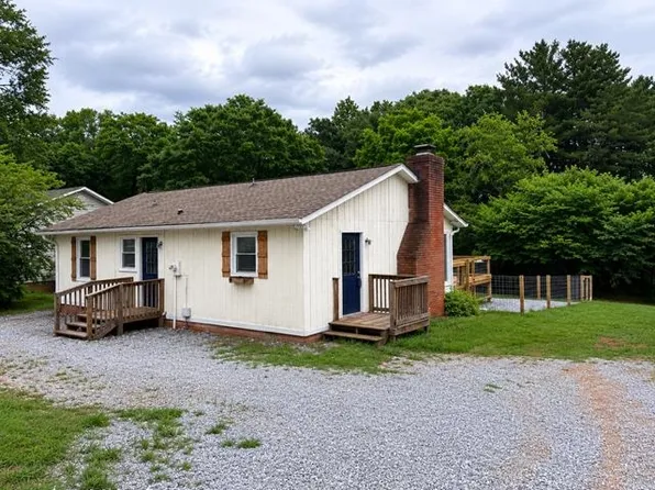 50 Coastline Dr, Inman, SC 29349