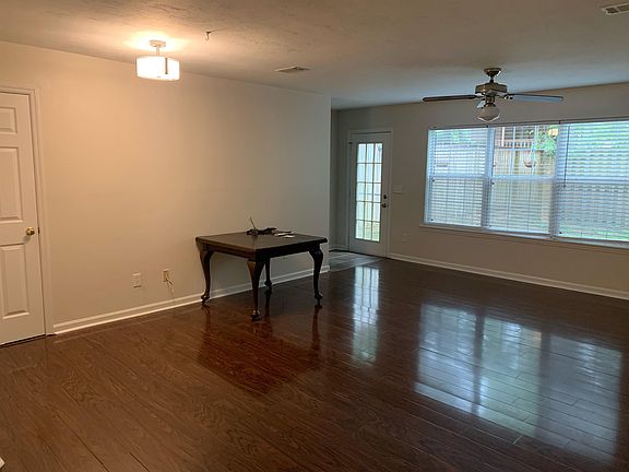 4th image of 445 Teal Ln