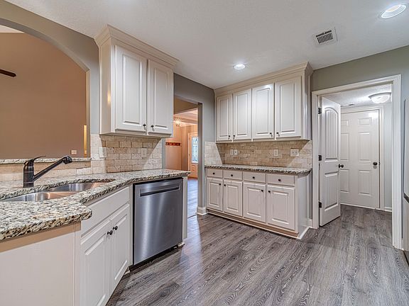 4-web-or-mls-Lena Dr-27_06262025