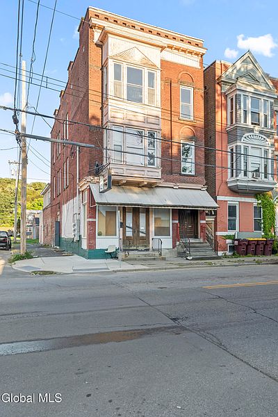 2nd image of 3076 6th Avenue