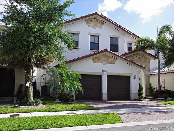 4th image of 10434 NW 70th Ln