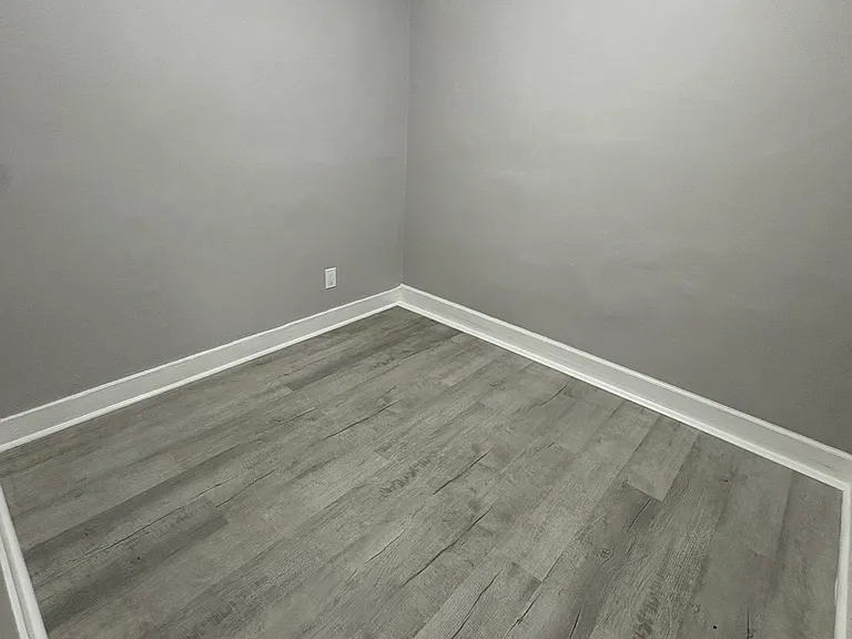 125-127 Redwood Ave #22 — Photo 3