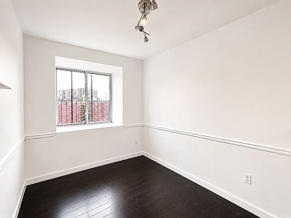 5th image of 436 Wilson Ave #2V