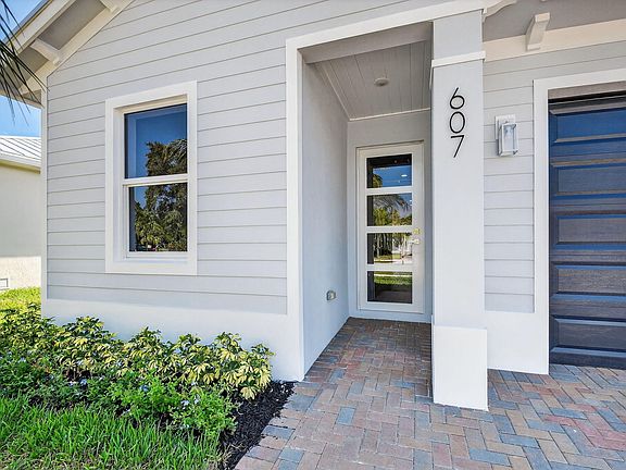 4th image of 607 N Loxahatchee Drive