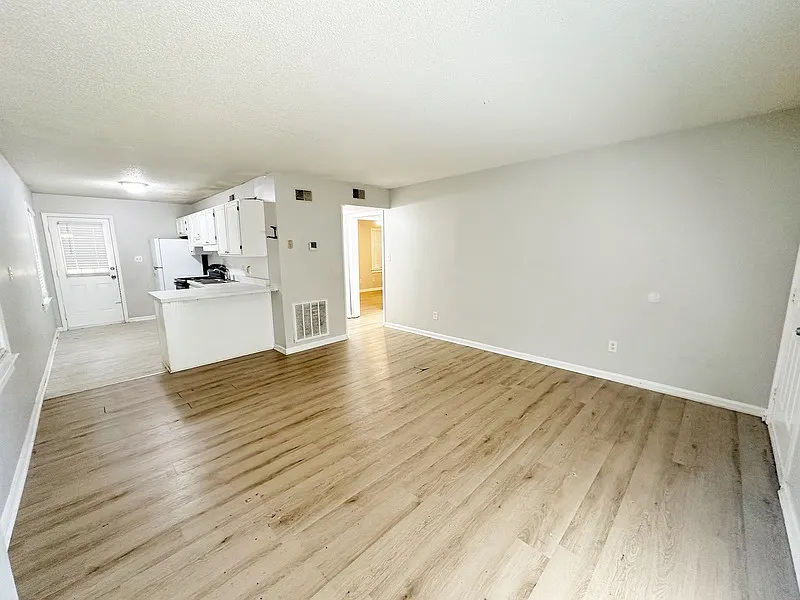 2 bed, 2.0 bath, 856 sqft, $1,495 — Photo 2