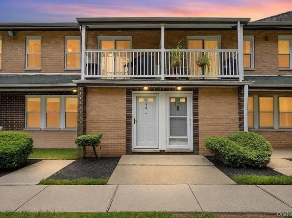 194 Artist Lake Drive #194, Middle Island, NY 11953