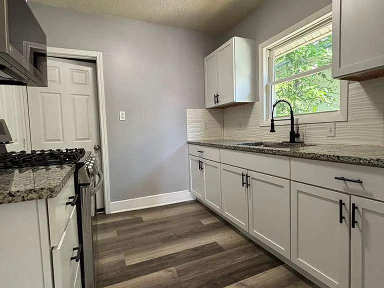 5708 Euclid Ave — Photo 7
