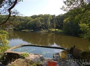 8 Spruce Ln, Cortlandt Manor, NY 10567