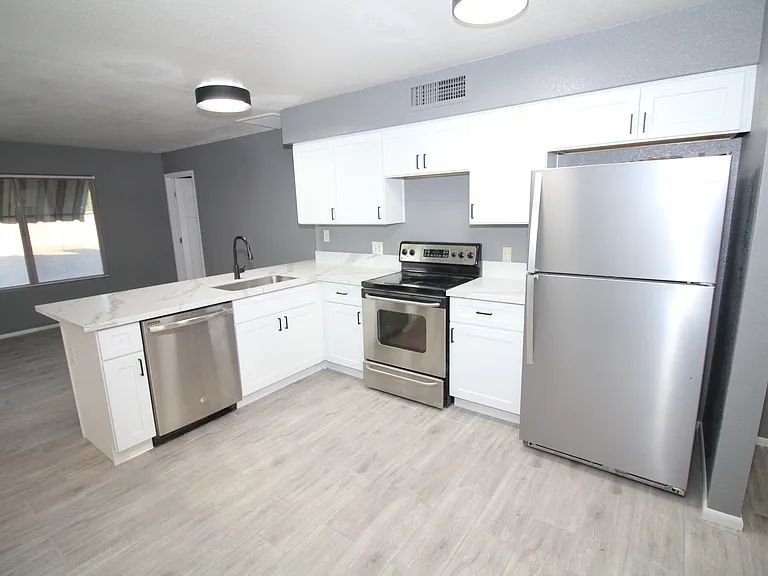 505 N Laveen Dr — Photo 8
