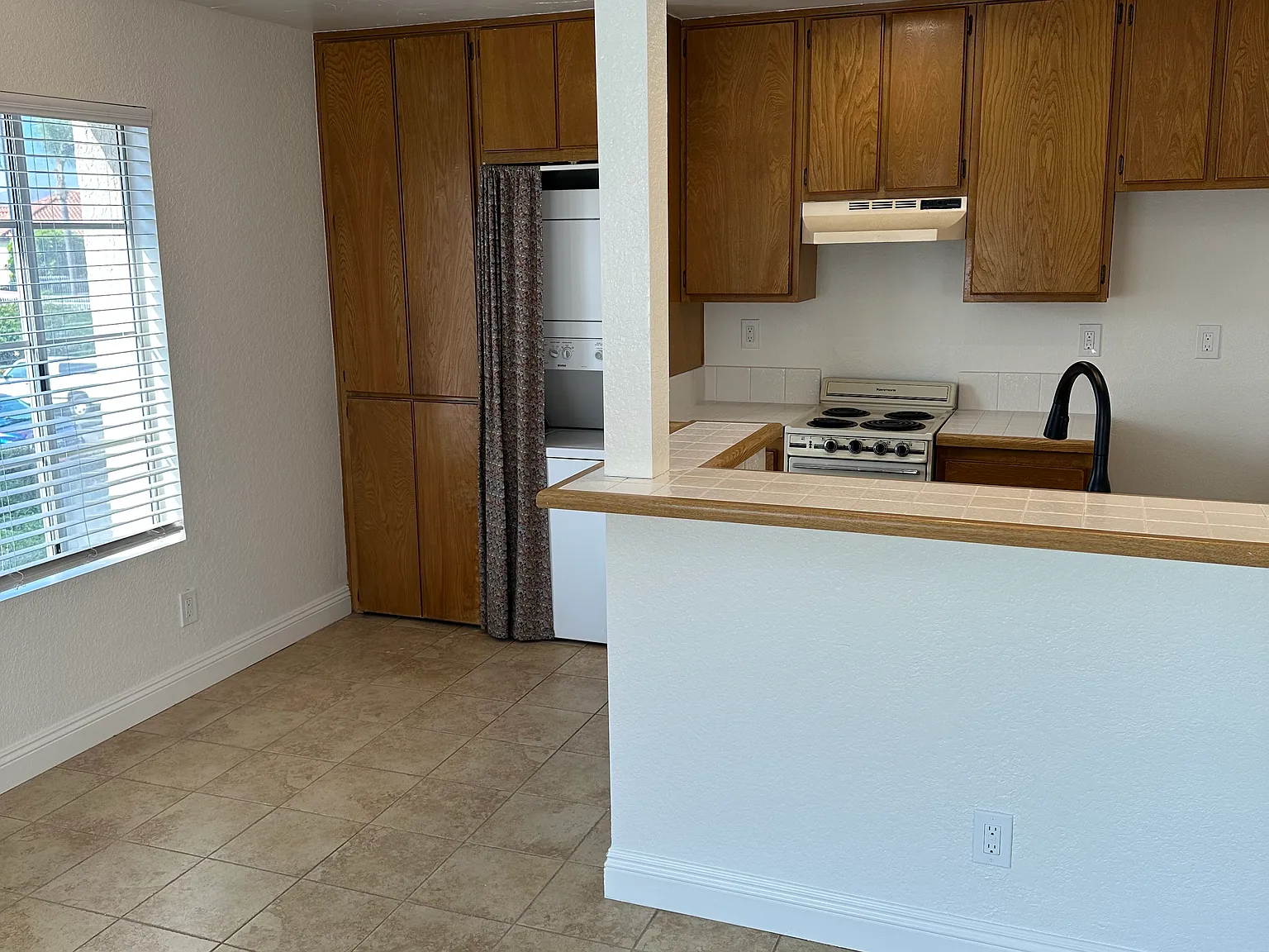 Studio, 410 sqft, $1,800 — Photo 1