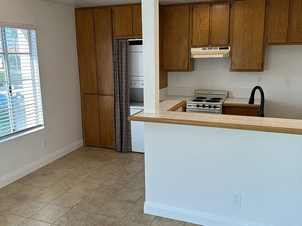 23385 La Crescenta #0