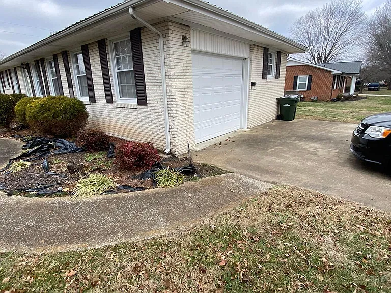 1100 Springer Rd — Photo 1