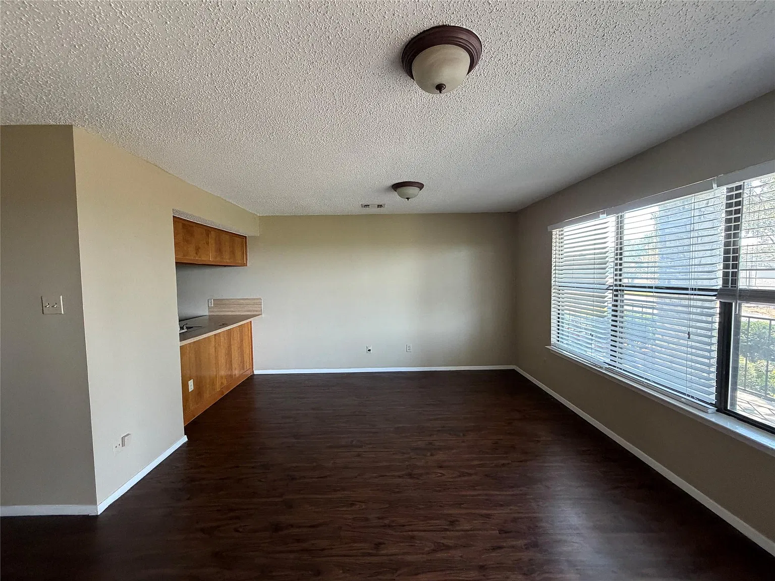 2 bed, 2.0 bath, 826 sqft, $1,100 — Photo 2