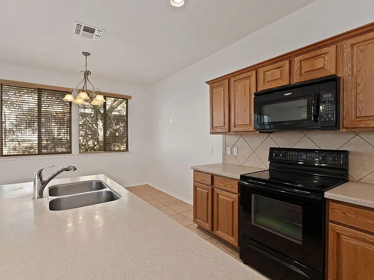 4219 Woodbridge Way — Photo 11