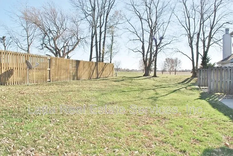 2 bed, 1.5 bath, 1225 sqft, $1,150 — Photo 3